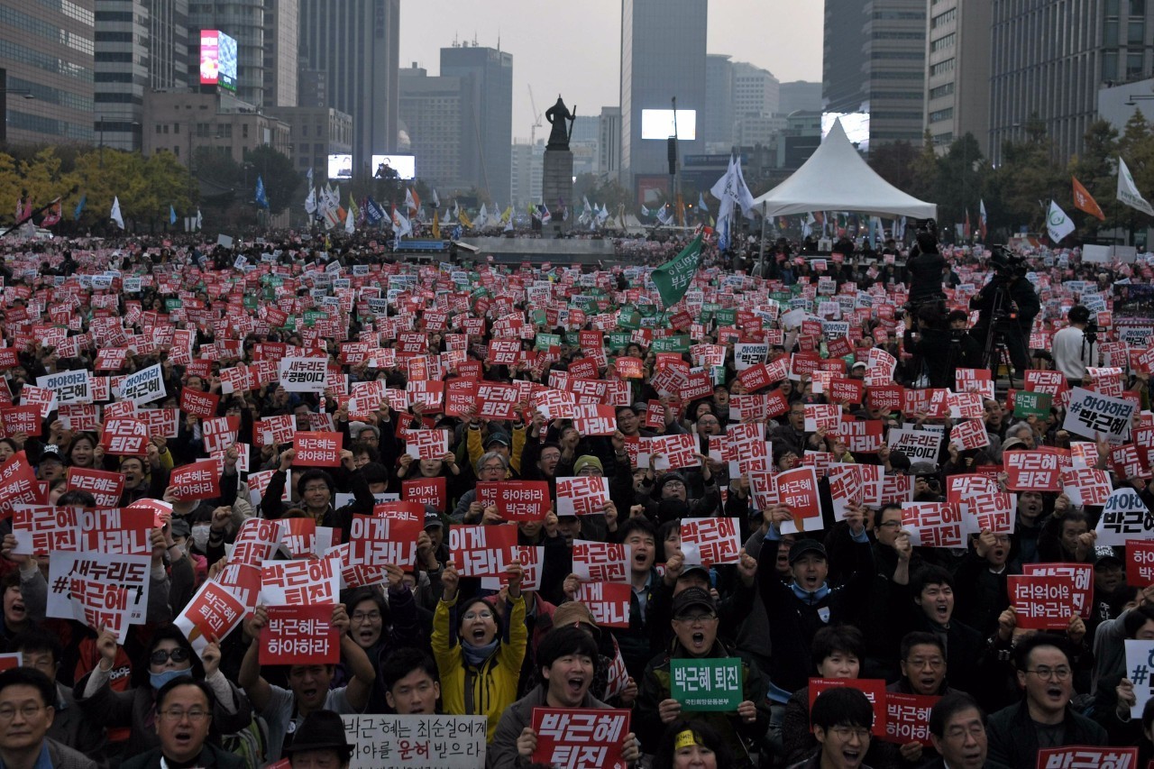 韩国首尔爆发示威游行