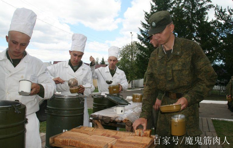 俄军前线餐食亮相国防部