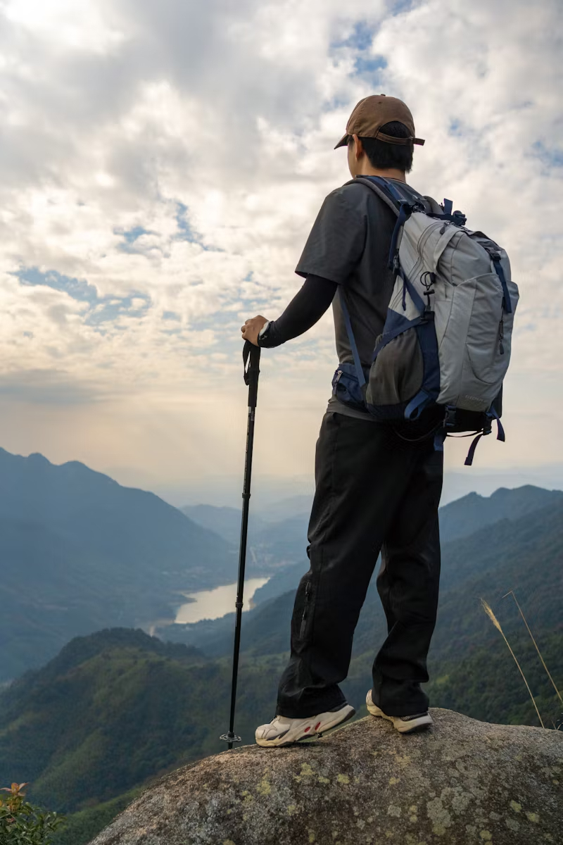 女子穿板鞋爬山回家脱鞋时竟被鞋内景象吓到