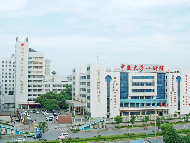 张嬿与成都中医药大学附属医院，医术医德双绝赞颂